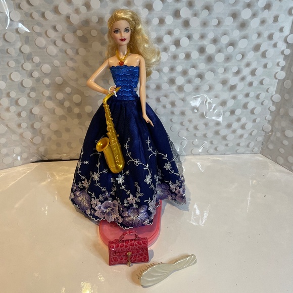 Barbie Fashionistas 💎Beautiful Sapphire Blue gown & Sax - Picture 1 of 12